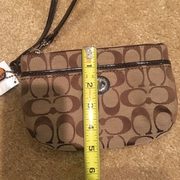 Brand New Cream and Brown COACH Logo Printed Wallet Wristlet - Picture 4 of 7